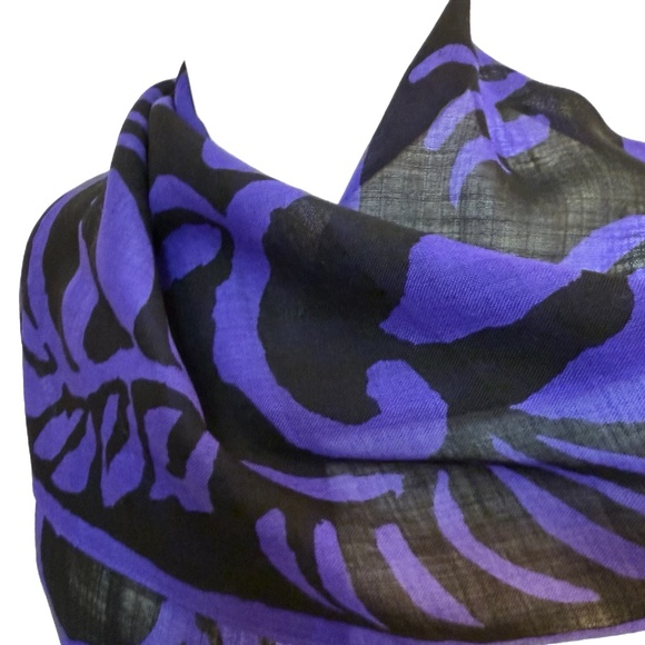 Vera Japan 100% Wool Scarf 🇯🇵 – Black & Violet Abstract Floral - 11" x 50" - Picture 5 of 10